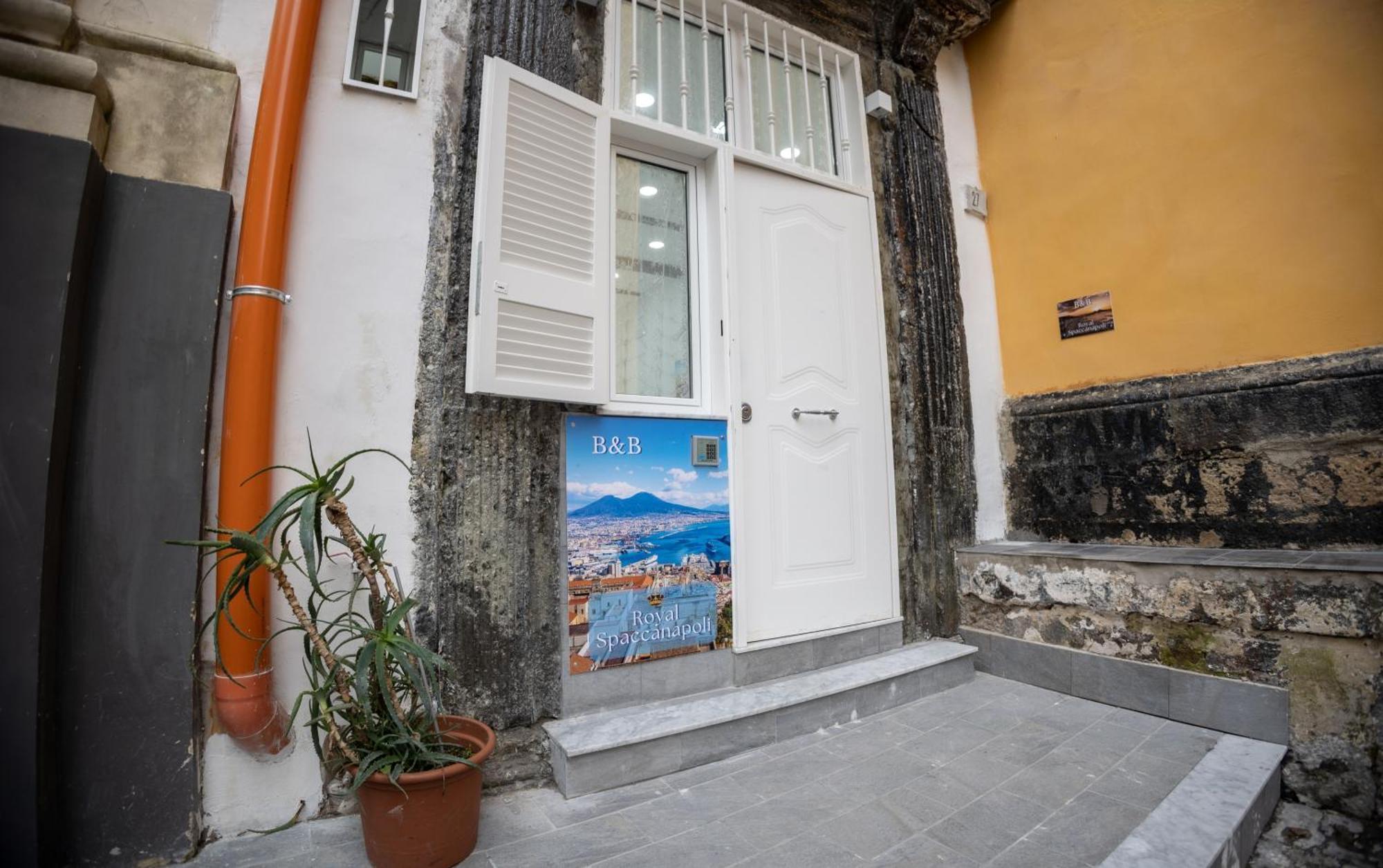 Royal Spaccanapoli Apartment Exterior photo